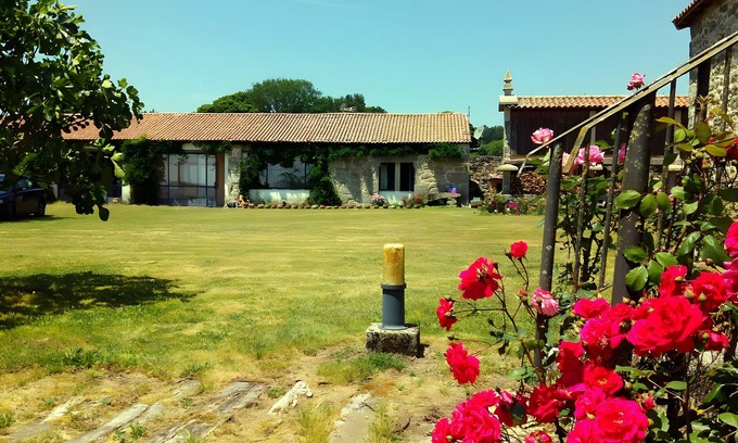 Chantada Casa | Casa rural 'Portomeñe' con vistas a la montaña, jardín privado y Wi-Fi