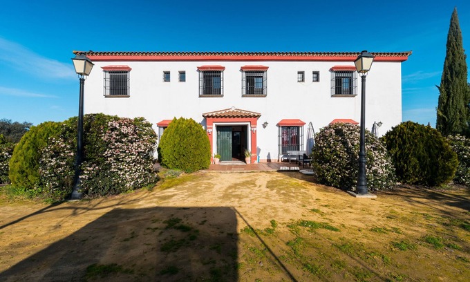 El Ronquillo Casa | Casa rural 'Puerto Cabero' con vistas al lago, terraza privada y aire acondicionado