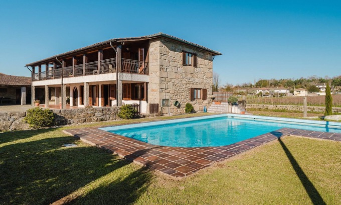 Amares Villa | Casa rural 'Quinta Das Regadas' con vistas a la montaña, piscina privada y Wi-Fi