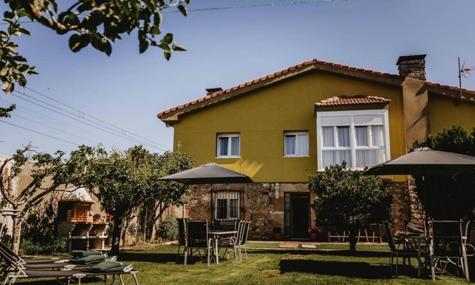 Matamorosa Casa | Casa rural 'Real 110mas2' con vistas a la montaña, jardín privado y Wi-Fi