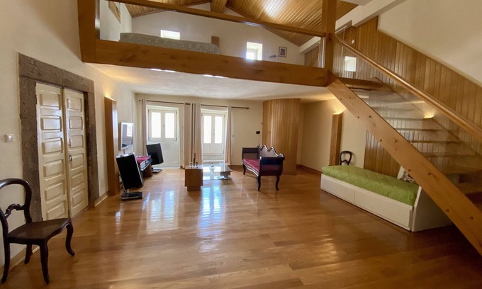 Vila Flor Casa | Casa rural 'Suite Familiar Deluxe' con vistas a la montaña, terraza compartida y Wi-Fi