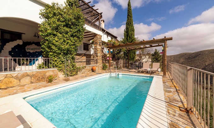 Laroya Casa | Casa rural 'Tenguerengue' con vistas a la montaña, Wi-Fi y aire acondicionado