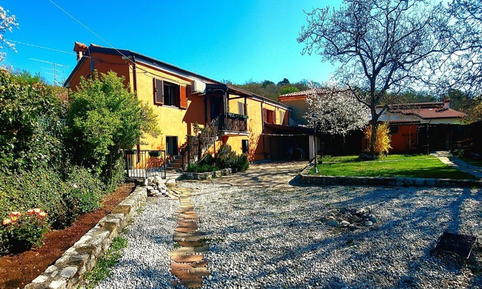 San Dorligo della Valle Casa | Casa rural 'Trieste Per Te Natura E Relax' con vistas a la montaña, jardín privado y Wi-Fi