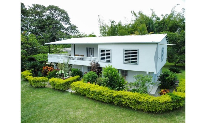 Guacari Villa | Casa campestre con piscina y jacuzzi, cerca a Ginebra Valle del Cauca.