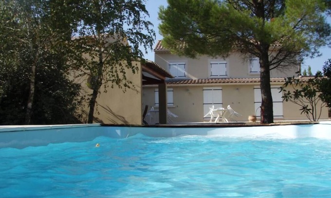 Courthezon Casa | Country house with 3500 m2 garden enclosed by a river and private swimming pool