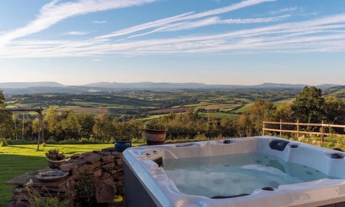 Chepstow Casa | Country House with Amazing Views, Hot Tub, Sleeps 14