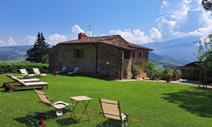 Rignano sull'Arno Casa | Country house with great views, pool, garden, panoramic terraces, free wifi
