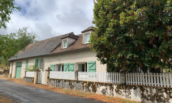 Carlucet Casa | Country house with large enclosed garden for 8 people, Rocamadour 12km away,