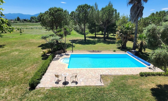 Bages Casa | casa de campo con gran piscina