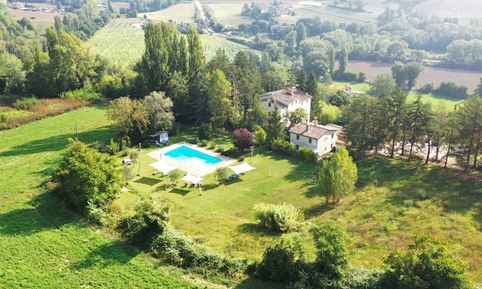 Montone Apartamento | Casa de campo con gran piscina y restaurante privado en el corazón verde de Italia