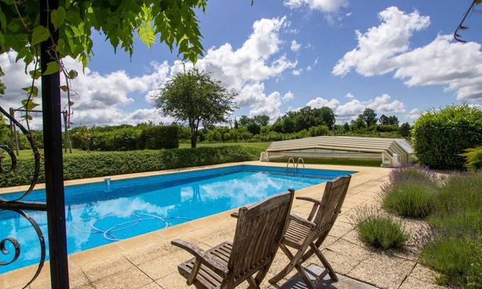 Thenon Cabaña | Casa rural con piscina, se aceptan mascotas, Wi-Fi, aparcamiento, chimenea