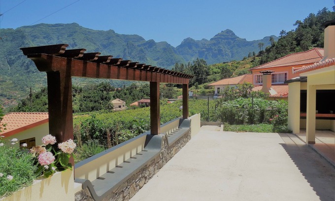 Sao Vicente Cabaña | Casa de campo con terraza, huerto y espléndidas vistas a las montañas.