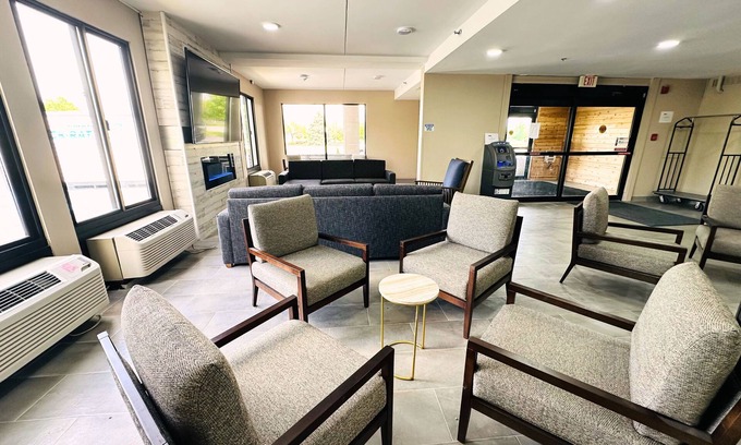 Canton Hotel | Country Inn & Suites by Radisson, Canton near Hall of Fame