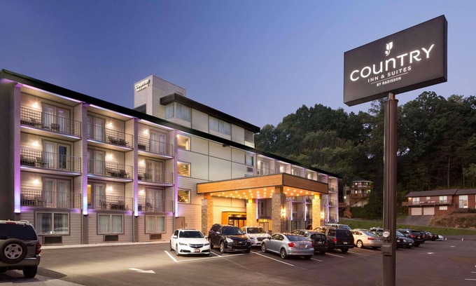 Gatlinburg Hotel | Country Inn & Suites by Radisson, Gatlinburg, TN