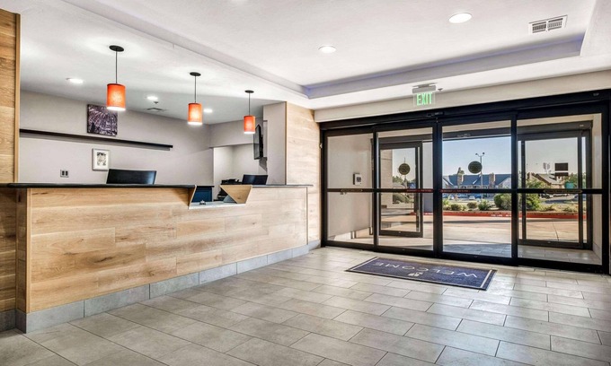 Central Oklahoma City Hotel | Country Inn & Suites by Radisson, Oklahoma City at Northwest Expressway, OK