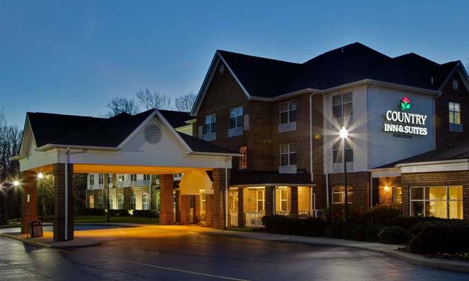 Williamsburg Hotel | Country Inn & Suites by Radisson, Williamsburg Historic Area, VA