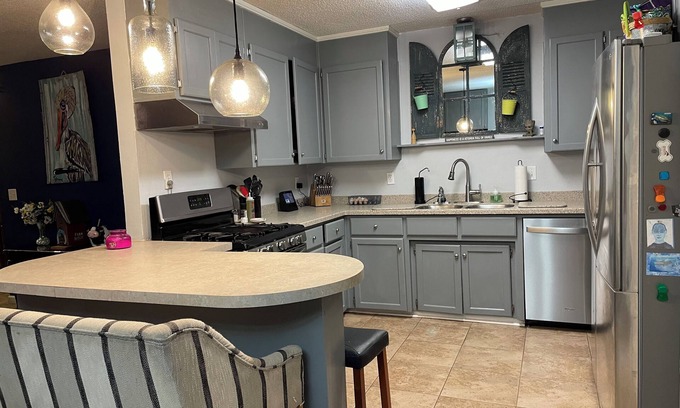 Milton Otro | Country living, 45 mins to the beach on acreage.