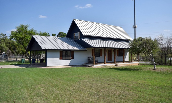 San Antonio Casa | Country living in the city!