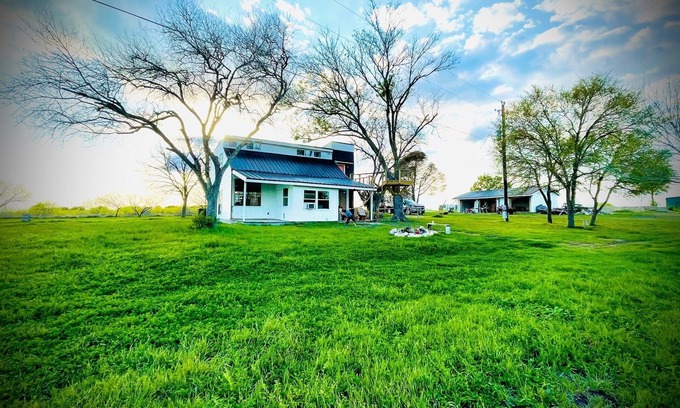 Lockhart Casa | Country Living with all the Amenities