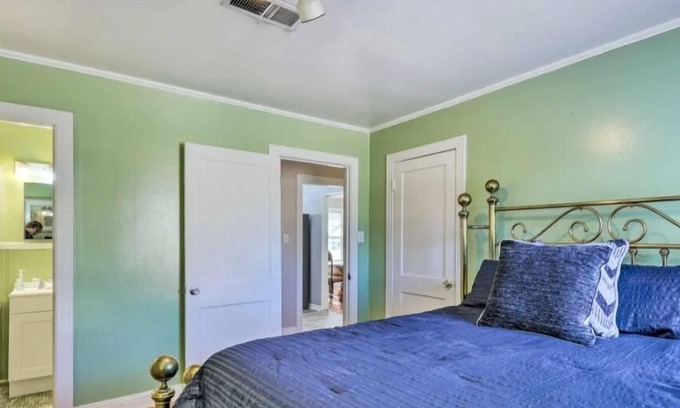 Pine Bluff Casa | Country-Lux Stay & Play Spacious, Cozy Retreat--Experience True Comfort and Joy