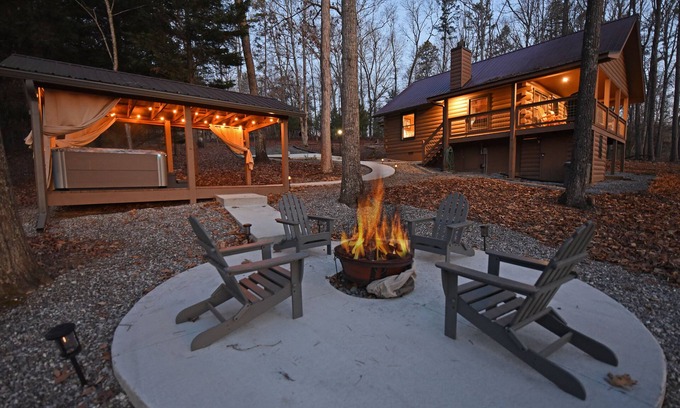 Blairsville Cabina | Country Mountain Cabin 2 King Suite Hot Tub