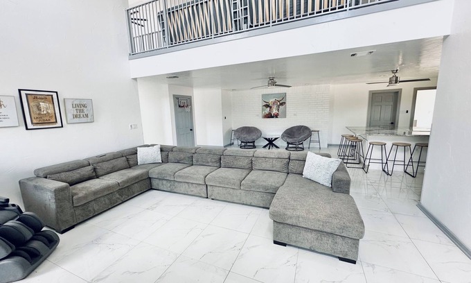 Merkel Casa | Country Oasis 20 Acres Pool + Gym Sleeps 13 Near Abilene