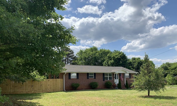 Prosperity Church Road Casa | Country Oasis in Charlotte - Relax in Charlotte !