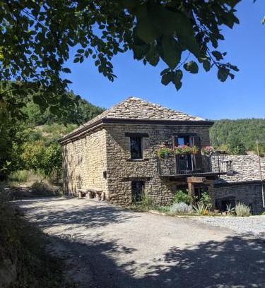 Lequio Berria Casa | Country old stone house immerse in nature
