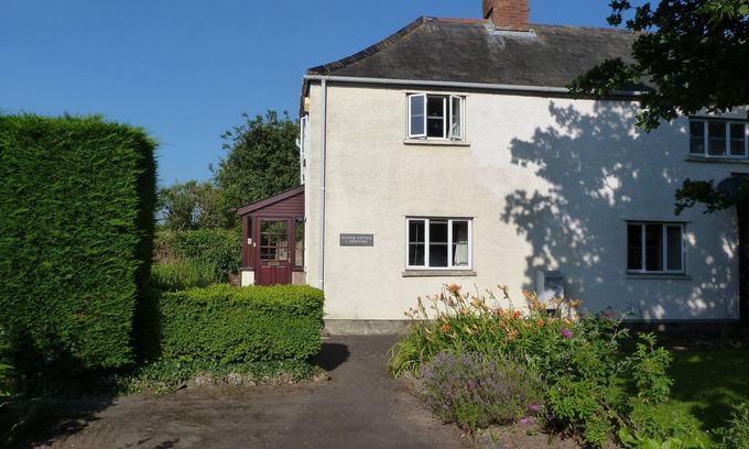 Taunton Casa | Country Property, Sleeps 11 Pet Friendly