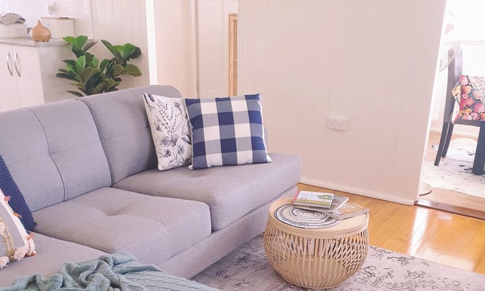 Amby Casa | Country Queenslander. Relax and enjoy the peace & quiet in Amby Qld..