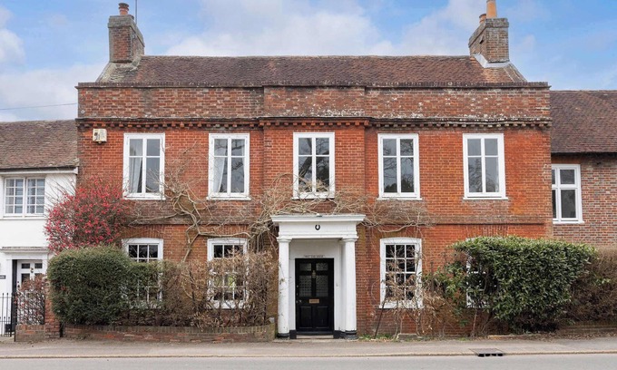 Westbourne Casa | Country Retreat - Sleeps 14 - Large Garden