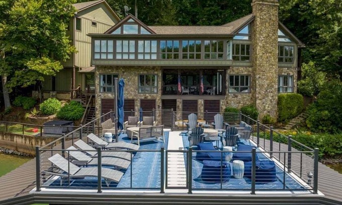 Morganton Casa | Country Roads - Lake Front | Hot Tub | Pool Table | Shuffle Board | Arcades