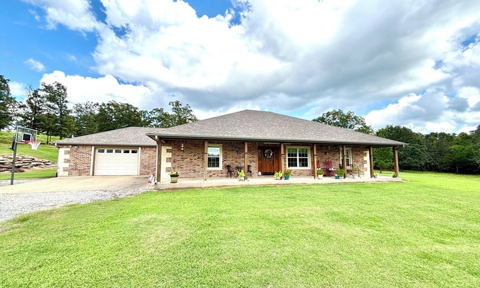 Atoka Casa | Country Solitude! Sleeps 10!