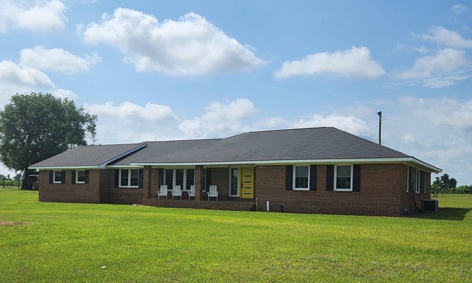 Albany Casa | Country space! It's what you make it!