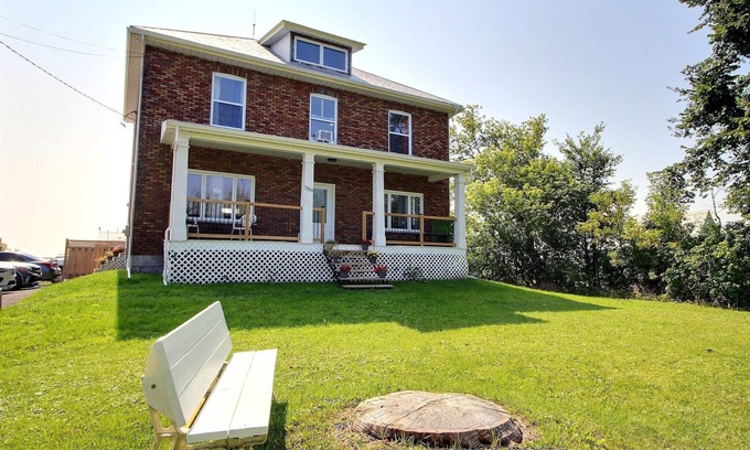 Saint-Hubert Casa | Country style house - 2500 sf. - 4 floors