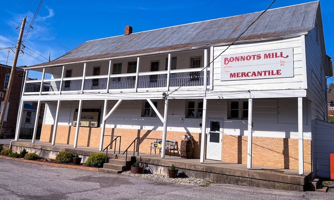Bonnots Mill Casa | Country Townhouse near Osage River: Go boating, UTV gravel roading, fishing!
