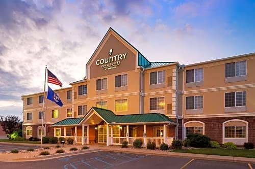Big Rapids Hotel | Country Inn & Suites by Radisson, Big Rapids, MI