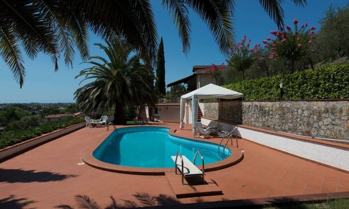 Camaiore Villa | Villa de campo cerca del mar con piscina