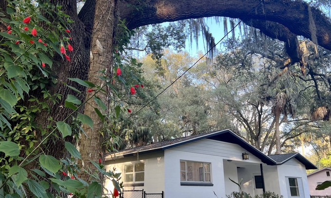 Micanopy Casa | Country Welcome- Located near Gainesville, FL