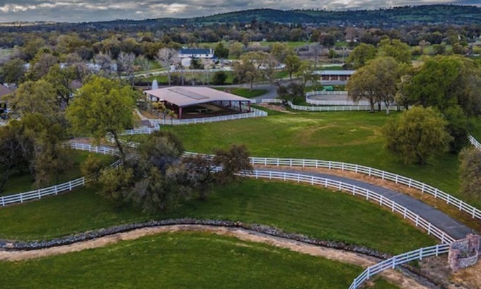 Lincoln Casa | CountryRanchWeddings GuestHouse
