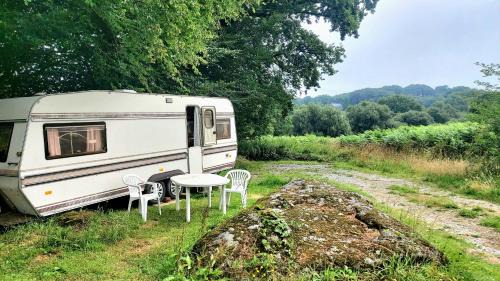 Saint-Michel-de-Montjoie Otro | Countryside Caravan