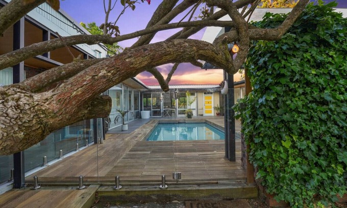 Auckland Casa | Countryside Sanctuary | Pool WIFI & Rural Living
