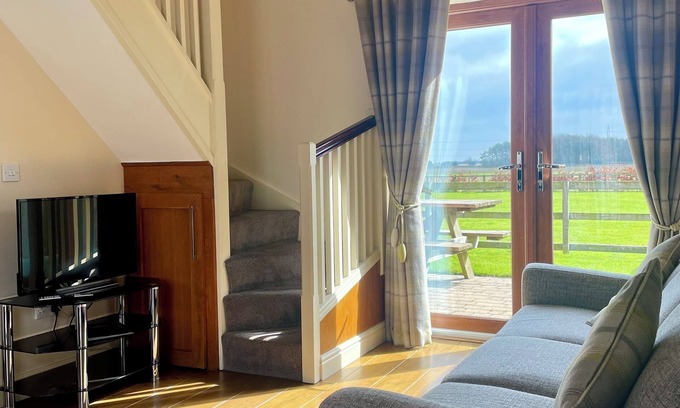 Selby Cabaña | Countryside cosy cottage on working arable farm