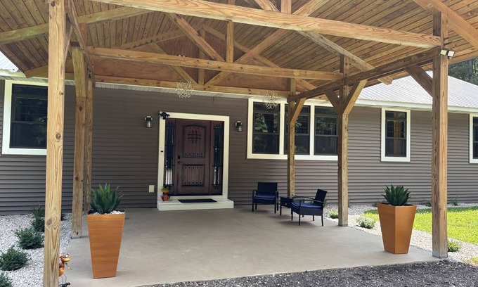 Grand Junction Casa | Countryside Escape, 4 bedrooms and 2 baths, sits on the 10 acres.