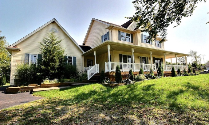 Niagara Falls Casa | Countryside Retreat Villa close to Niagara Falls