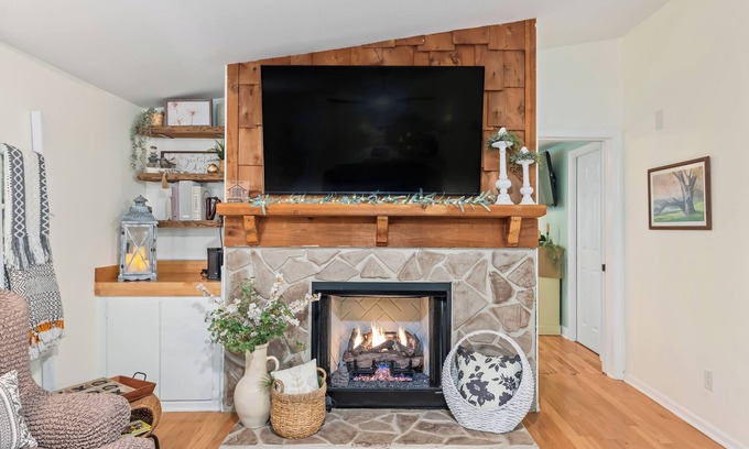 Jack Casa | Countryside Retreat with Jacuzzi Hot Tub