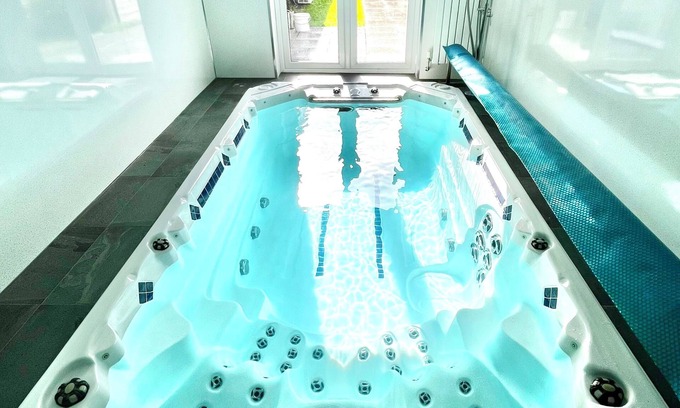 Fowlmere Casa | Countryside Retreat - Indoor Pool, Sauna, Hot Tub - Ideal for long Stays