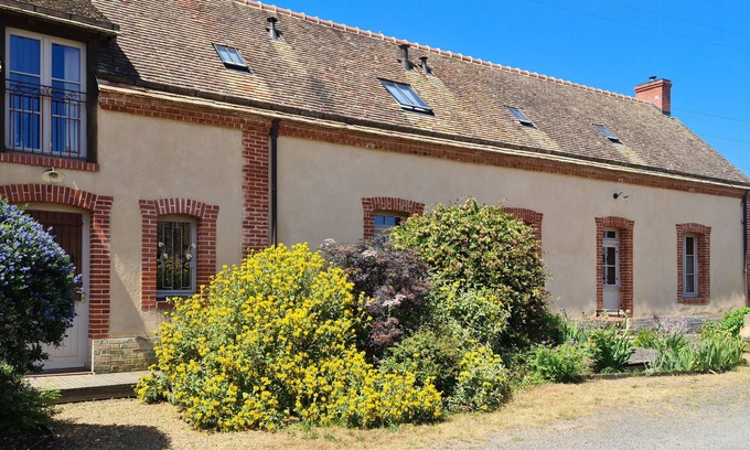 Connerre Cabaña | Casa rural con encanto cerca del circuito de Le Mans – Ideal para familias, parking y tranquilidad