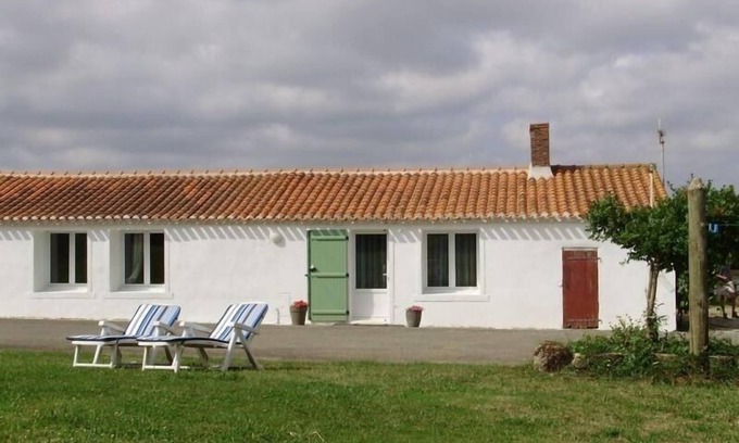 Vaire Cabaña | Casa rural con encanto cerca de Vairé: pesca, terraza y espacio privado