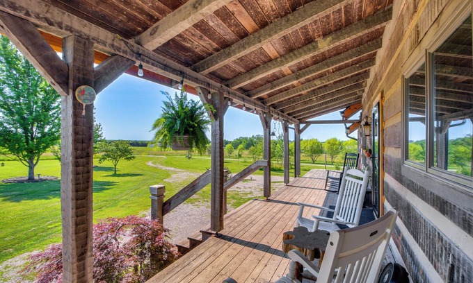Centerville Apartamento | Countryside Vacation Rental in Paola!